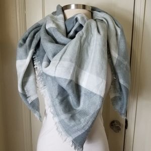 SOUL YOUNG gray plaid square scarf